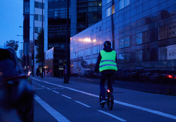 Dicas para pedalar à noite: ande pela ciclovia e respeite o código de trânsito